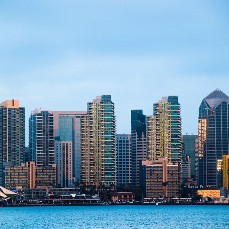 Parents evaluating schools in France
